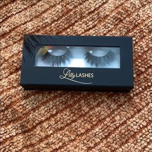 Lilly Lashes In Mykonos!